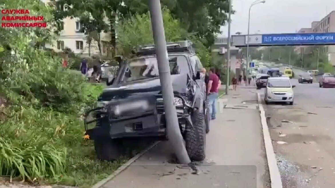     Аварийные комиссары назвали точное число автомобилей, которые попали в ДТП на улице Калинина во Владивостоке. Всего повреждения получили семь транспортных средств.