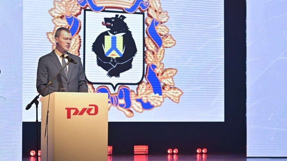     Накануне Дня железнодорожника губернатор Хабаровского края Михаил Дегтярев и начальник Дальневосточной железной дороги Евгений Вейде поздравили работников отрасли с профессиональным праздником и наградили лучших из них в ходе состоявшегося торжественного собрания.