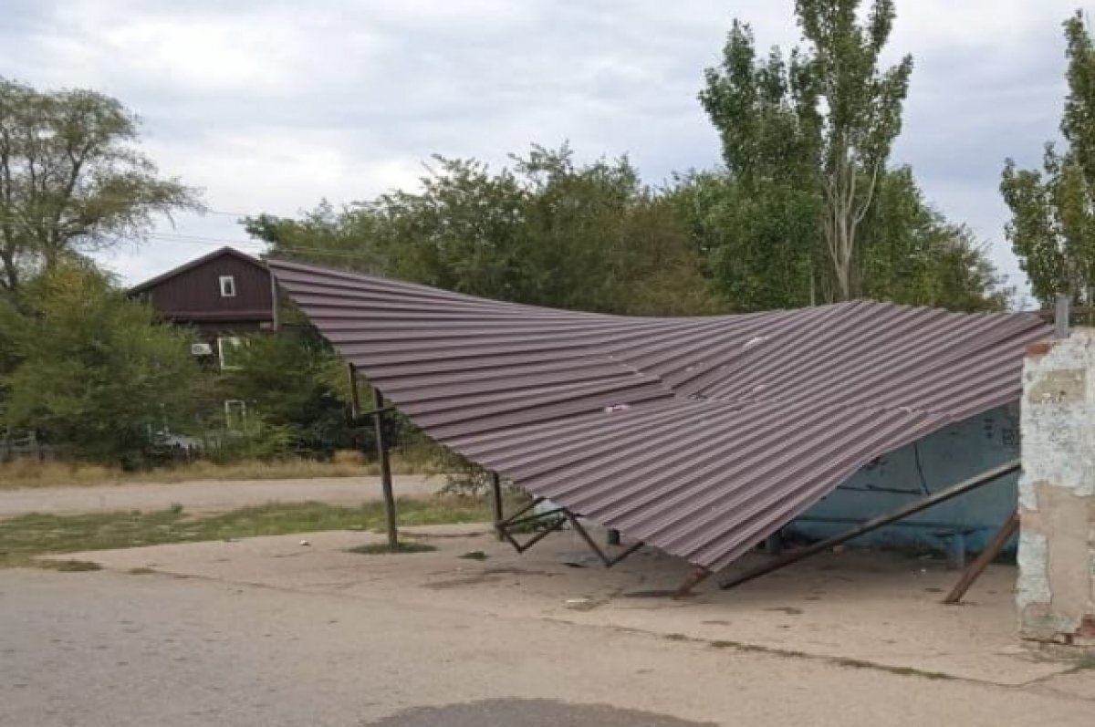    Родители малолетних вандалов ответят за сломанную остановку в Астрахани