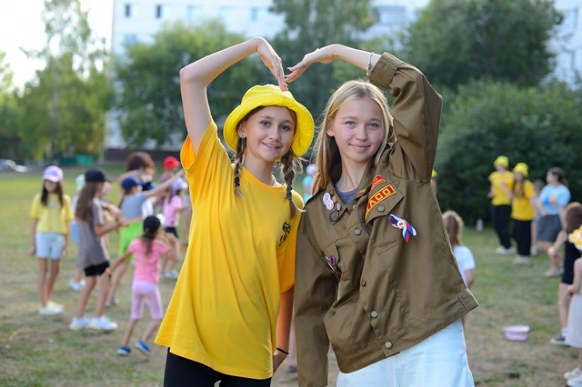    В студенческих трудовых отрядах РТ работают около 10 тыс. юношей и девушек.