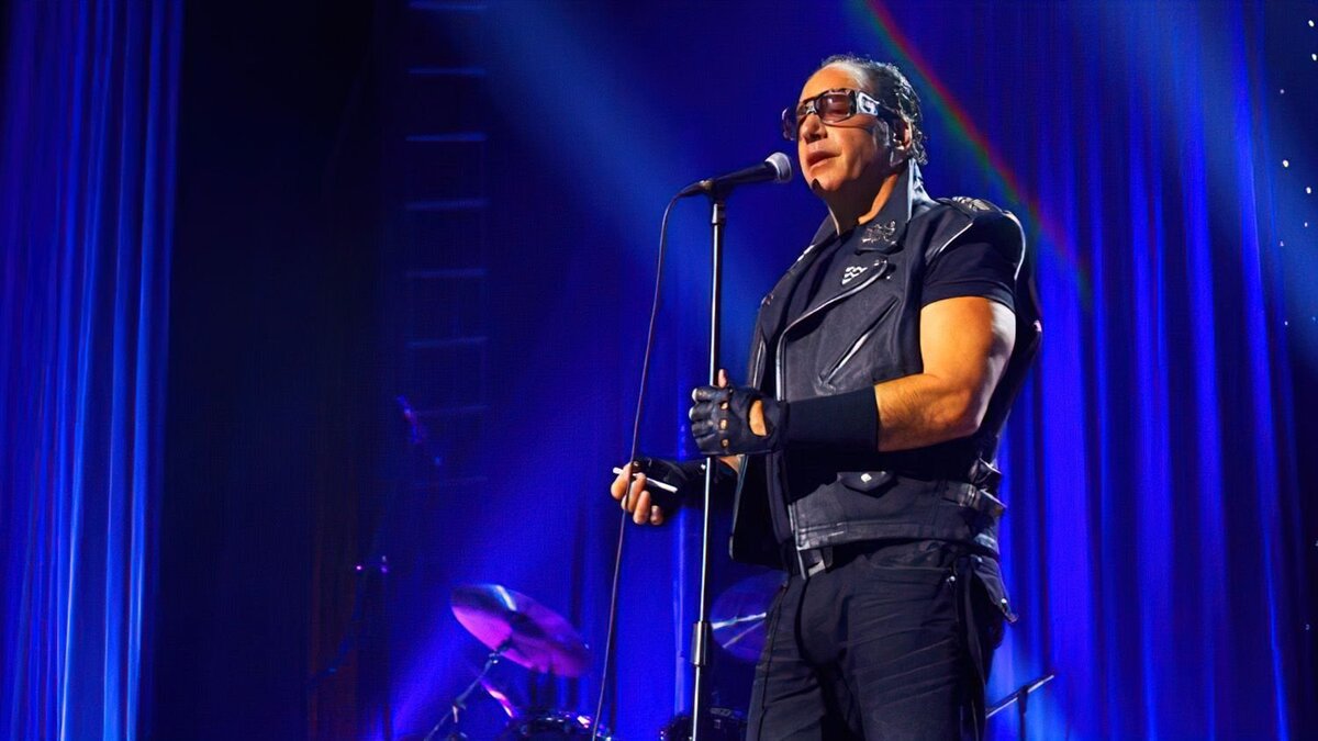 Американский комик Энрю Дайс Клэй - в первую очередь стендапер