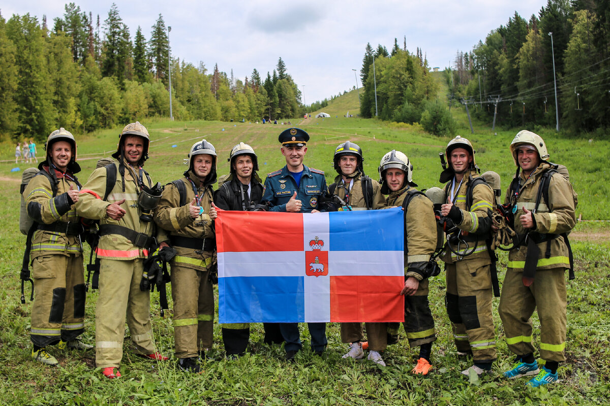 Пожарные в пермском крае. Пожарные Перми. Юный пожарный Пермь. Качок пожарный Пермский край. Пермь пожарный Берлизов.