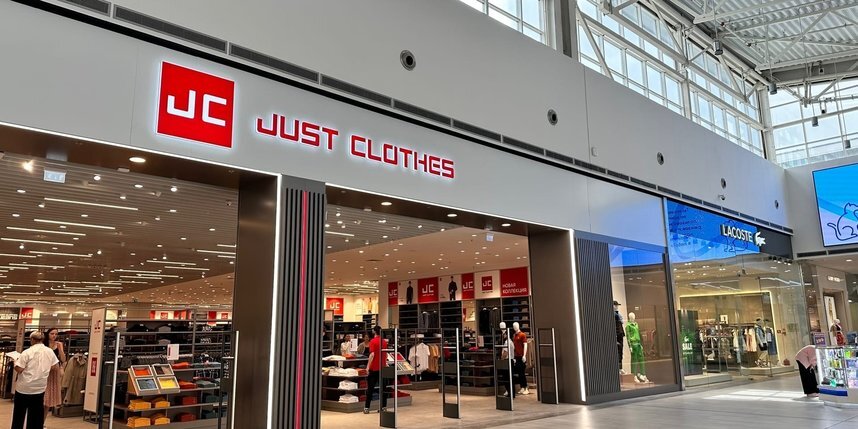 Пакет юникло. Тц хорошо юникло. Японский бренд uniqlo. Магазин юникло в японии. Закрытый магазин uniqlo.