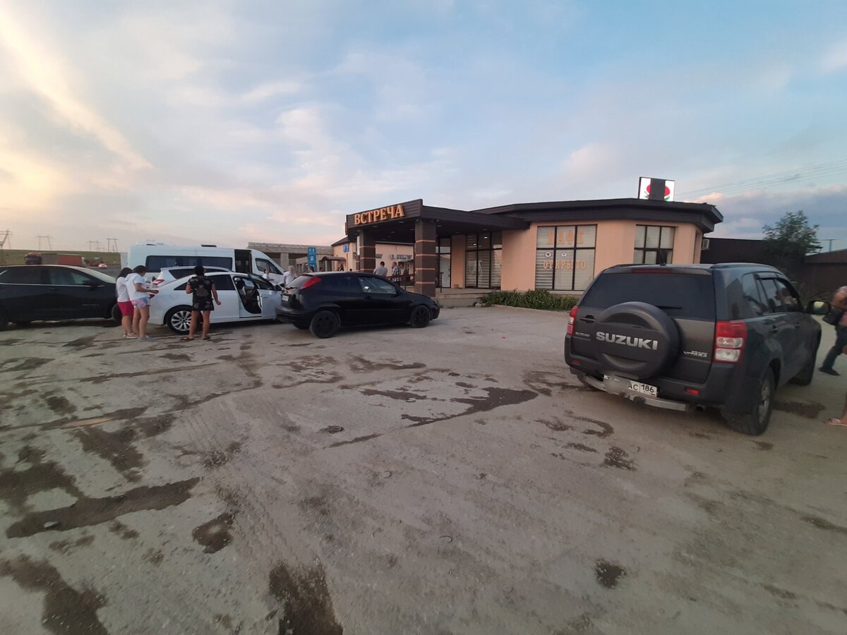 Кафе "Встреча" возле села Студёновка, Саратовская область.