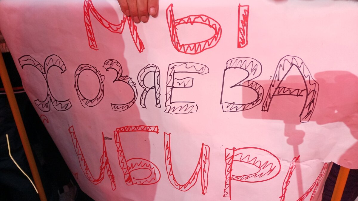     Почти 25 тысяч человек вечером воскресенья пришли на Соборную площадь, чтобы поддержать «ястребов» перед стартом очередного похода за Кубком Гагарина.
