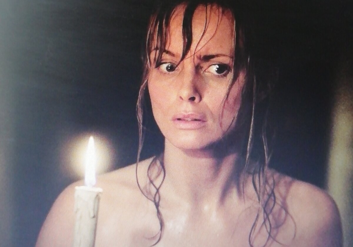 Нургюль видит жену воеводы, готовую прийти на помощь девушке