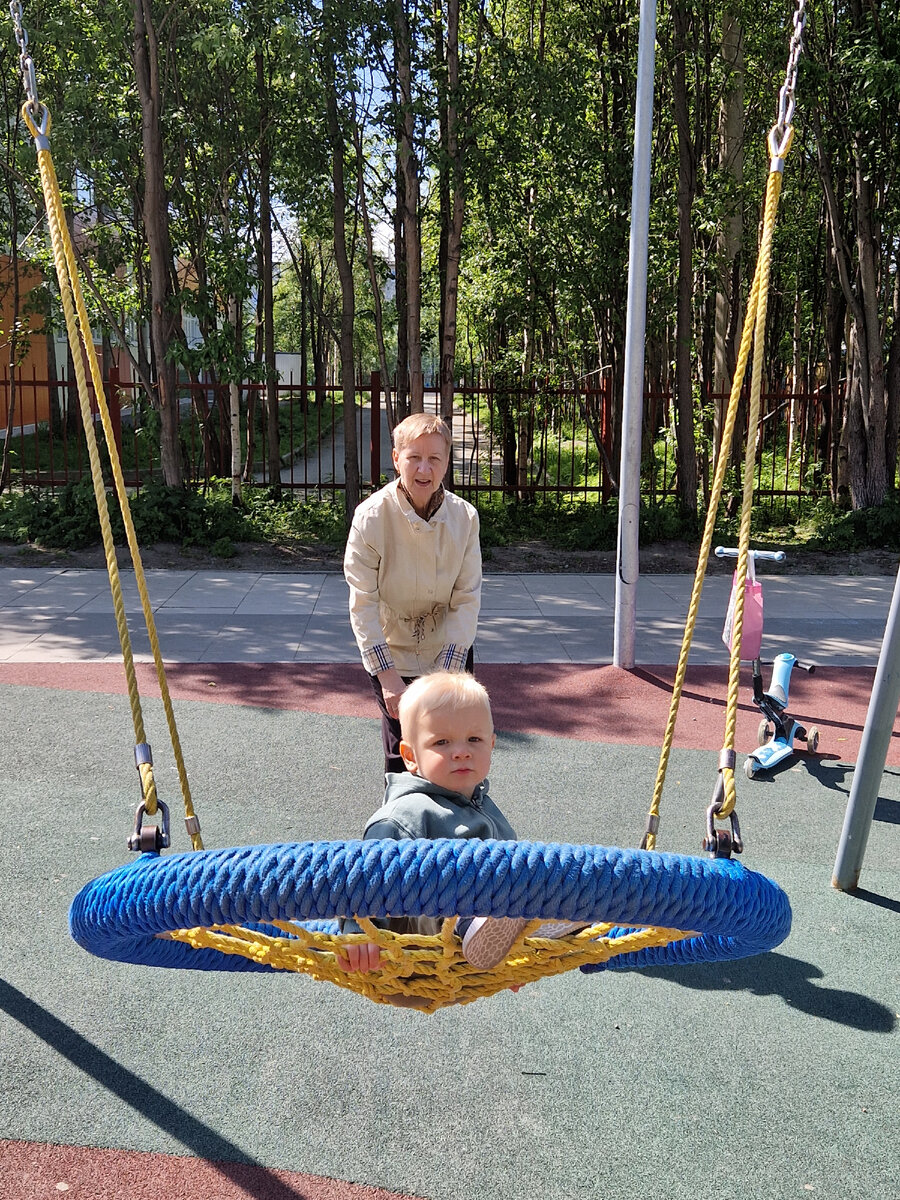 Моя мама гуляет с Гришкой