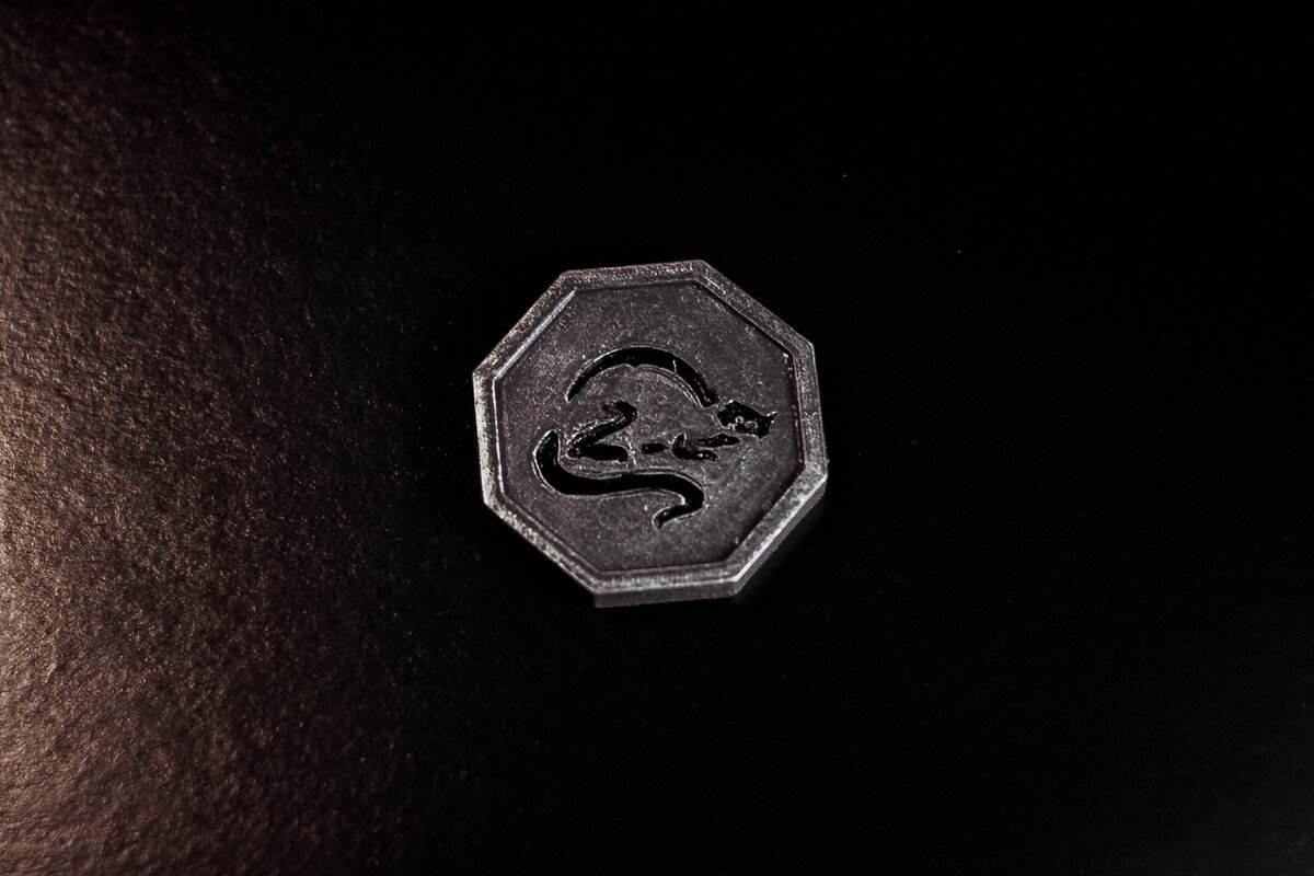 Талисман крысы — позволяет оживлять неодушевлённое. Был найден на лампе, которую выставили на аукцион.