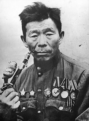 Семён Данилович Номоконов (12 августа 1900, Делюн, Забайкальская область — 15 июля 1973, Зугалай, Читинская область) — советский снайпер. Во время Великой Отечественной войны по официальным данным уничтожил 368 немецких солдат и офицеров, в том числе одного генерал-майора. По неофициальным - 483. Во время советско-японской войны уничтожил 8 солдат и офицеров Квантунской армии. Общий подтверждённый счёт 368 вражеских солдат и офицеров. Оружие С. Д. Номоконова в период войны — трёхлинейная винтовка Мосина