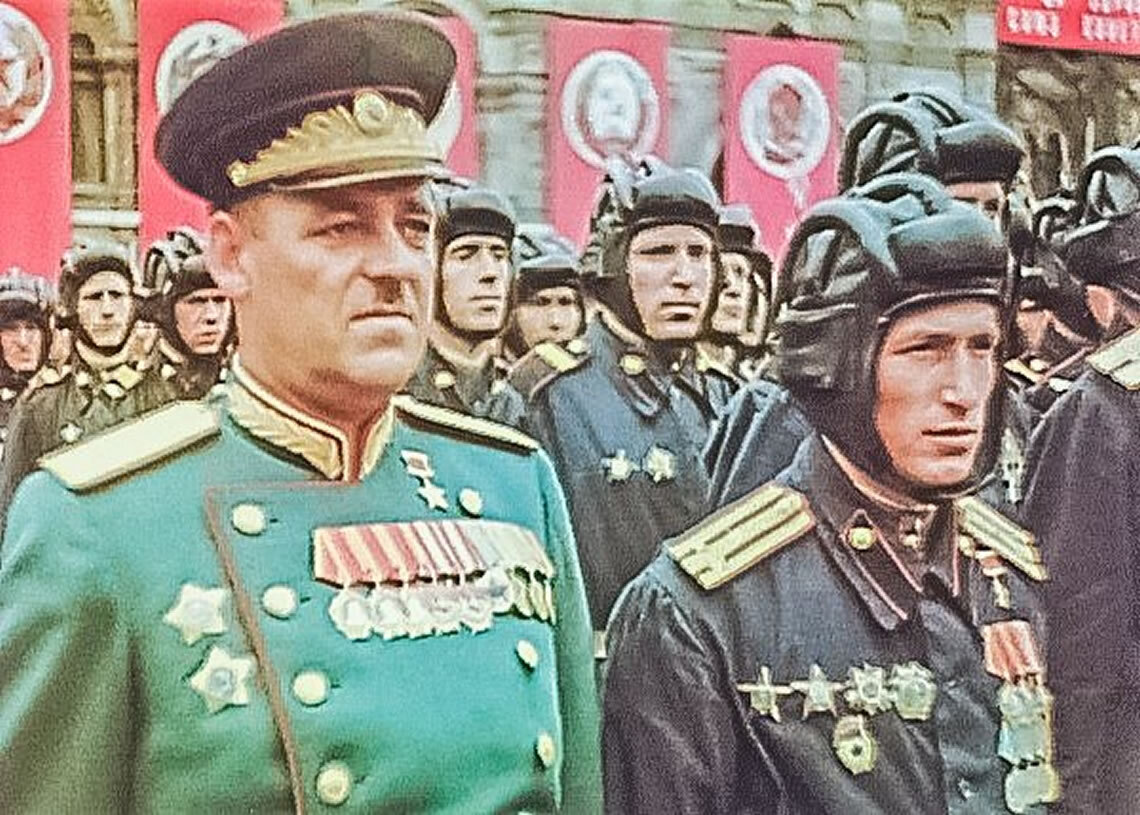 Бутков Василий Васильевич(слева) - командующий 1 ТК 5 ТА