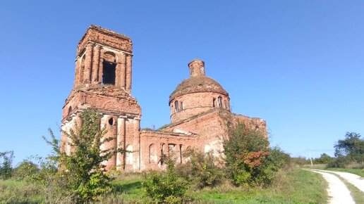 Заброшенный храм в селе Ржавец. Думал внутри ничего не осталось, но ошибался. Липецкая область