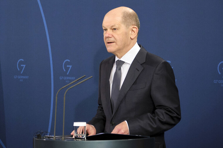    Участие в бомбежке Югославии стало сменой эпохи для Германии, заявил Олаф Шольц