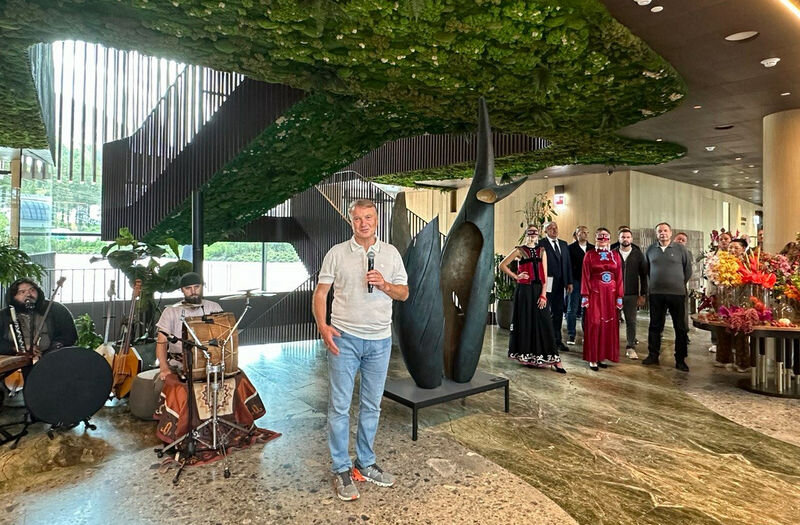    Герман Греф на открытии выставки (фото: пресс-служба Сбербанка)