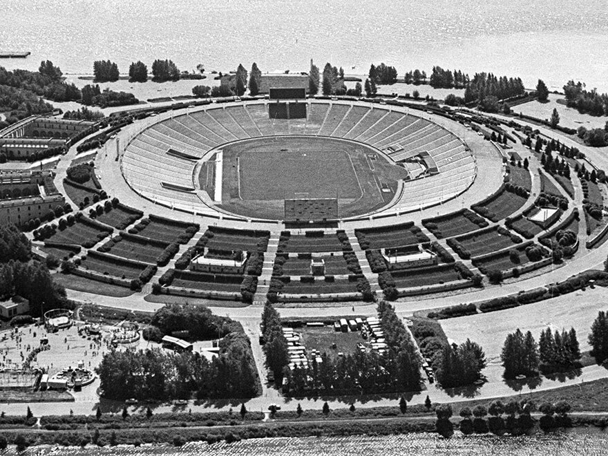 Изображение: Стадион имени С. М. Кирова                                                                                                 Источник: https://letsgophotos.ru