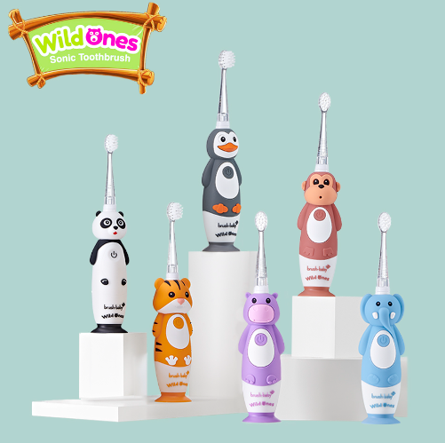 Детские стоматологи в один голос утверждают, что начинать чистить зубы у детей нужно с момента появления первого резца. В возрасте около года у детей обычно уже вырастают несколько зубов.-3