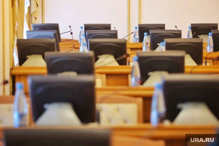    В апреле место в облдуме освободил экс-депутат Борис Чепурной