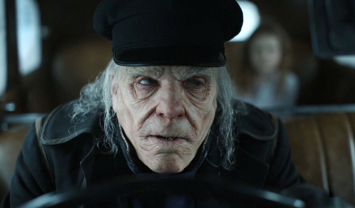 Кадр из сериала "Страна Рождества/NOS4A2"