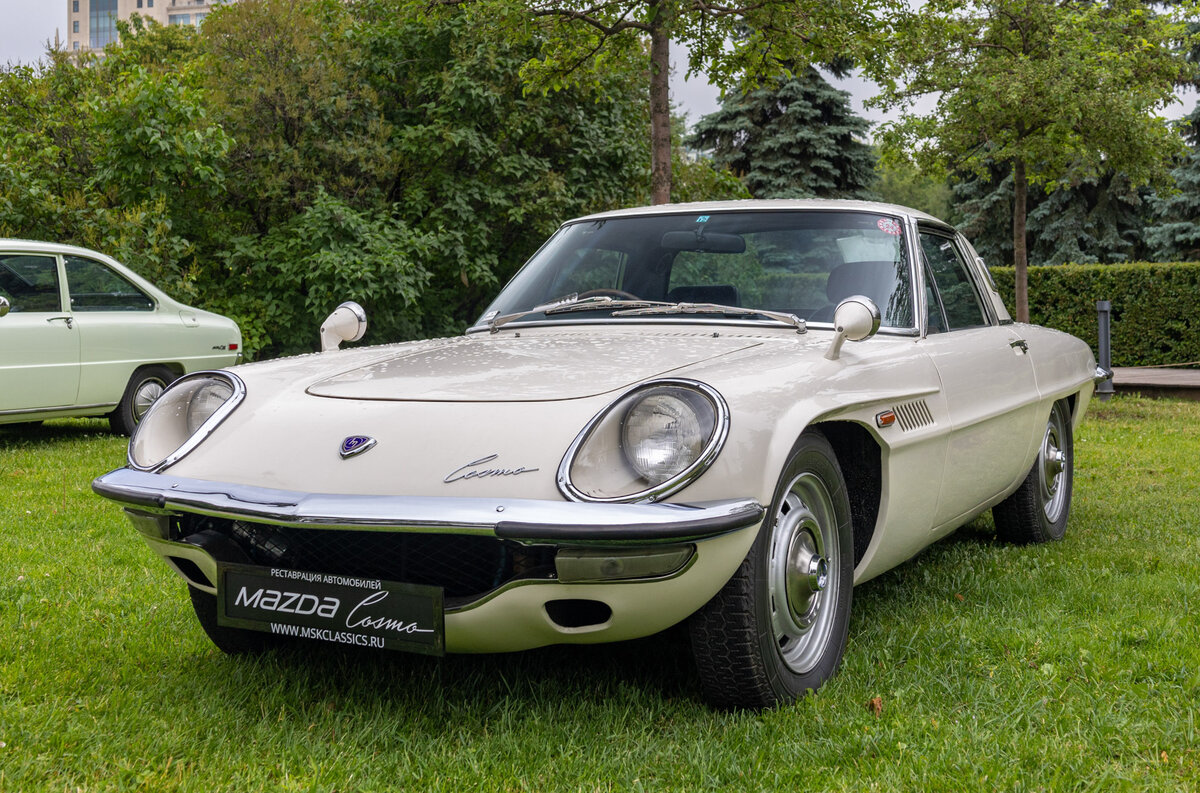    На входе зрителей встречала «Историческая аллея роторных Mazda».   
Фото: Светлана Парфенова