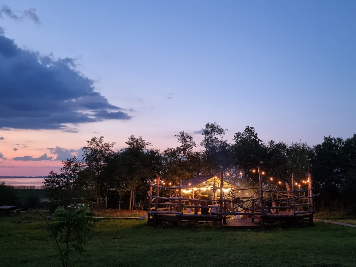 Пикник-вечеринка на озере Сиг