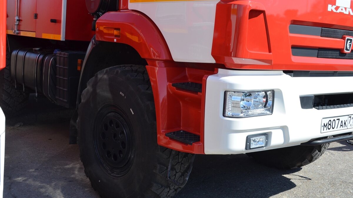     В Казани за ночь несколько бригад пожарных выезжали из-за возгораний мусорных контейнеров. О случившихся инцидентах сообщили в Telegram-канале «Казань на минималках».