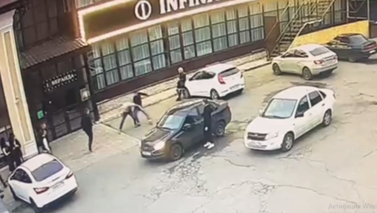    Студента колледжа пырнули ножом у ночного клуба на проспекте Победы в Оренбурге Белов Михаил Александрович