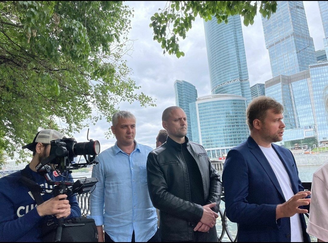 Первый в очереди за российским бюджетом Леонид Зюганов, второй, Сергей Удальцов, третий Николай Степанов.