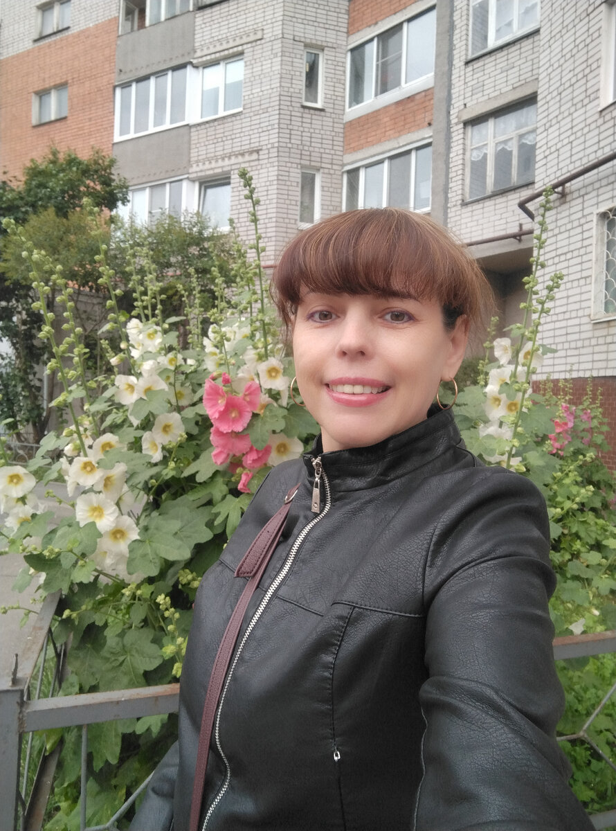 Пошли на праздник в Ледовый дворец. Жду коллегу