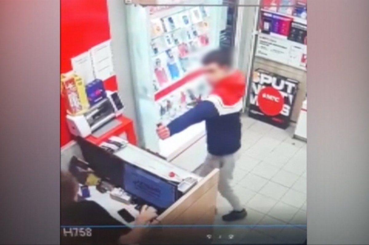    В Самаре направили в суд дело разбойном нападении на салон сотовой связи