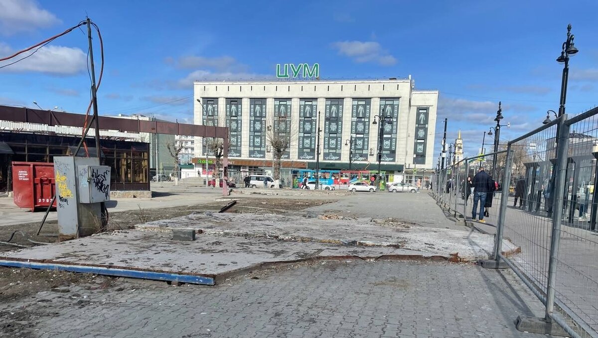     Из здания торгового центра предлагали сделать арт-кластер.