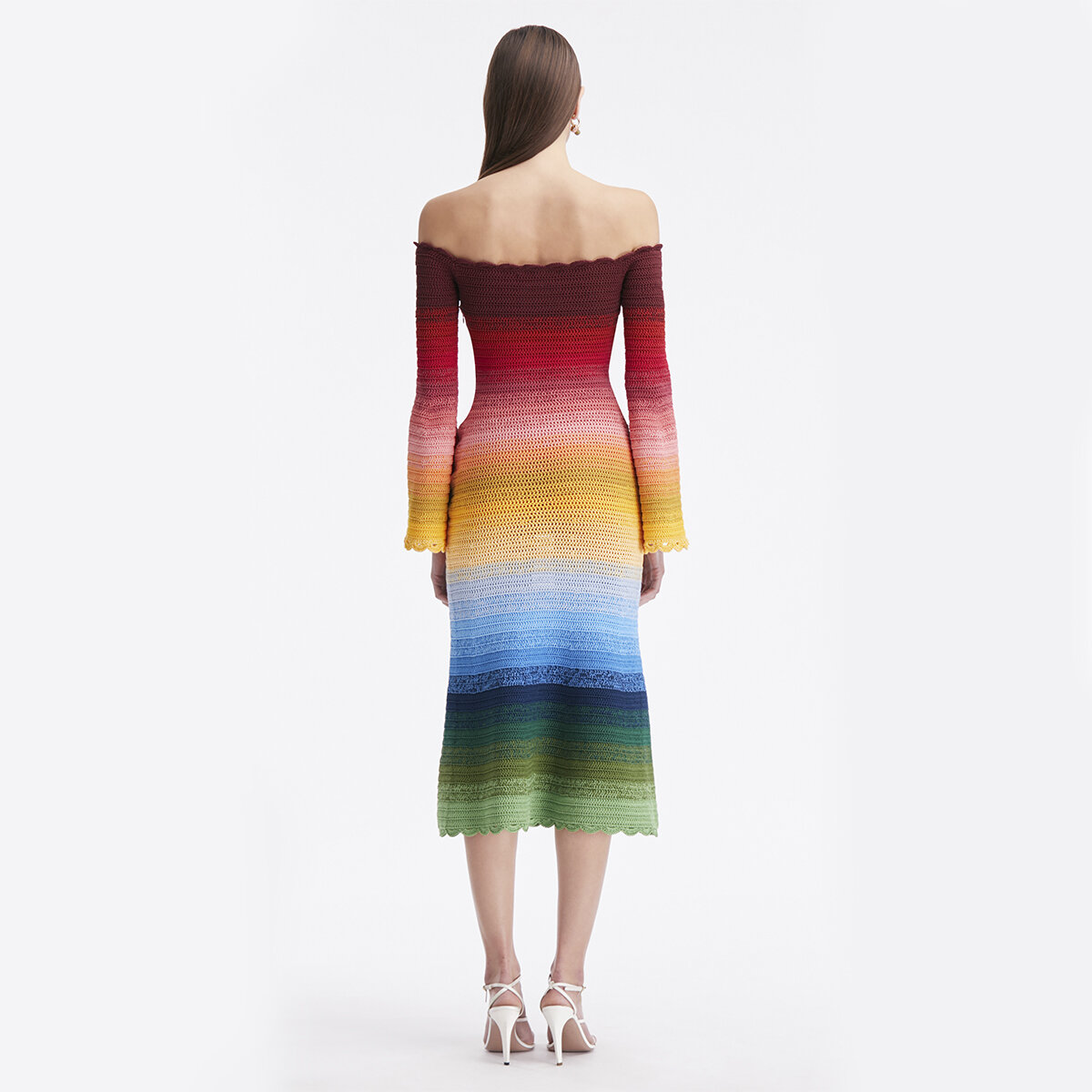 Спинка платья Фото взято с официального сайта https://www.oscardelarenta.com/