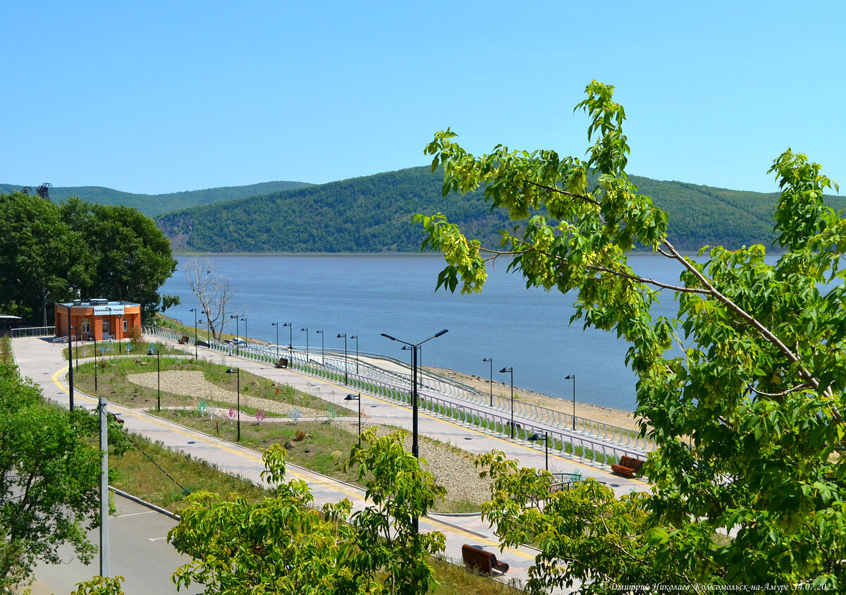 Вид на реконструированный участок Набережной Комсомольска-на-Амуре в районе лодочной станции «Энергетик»