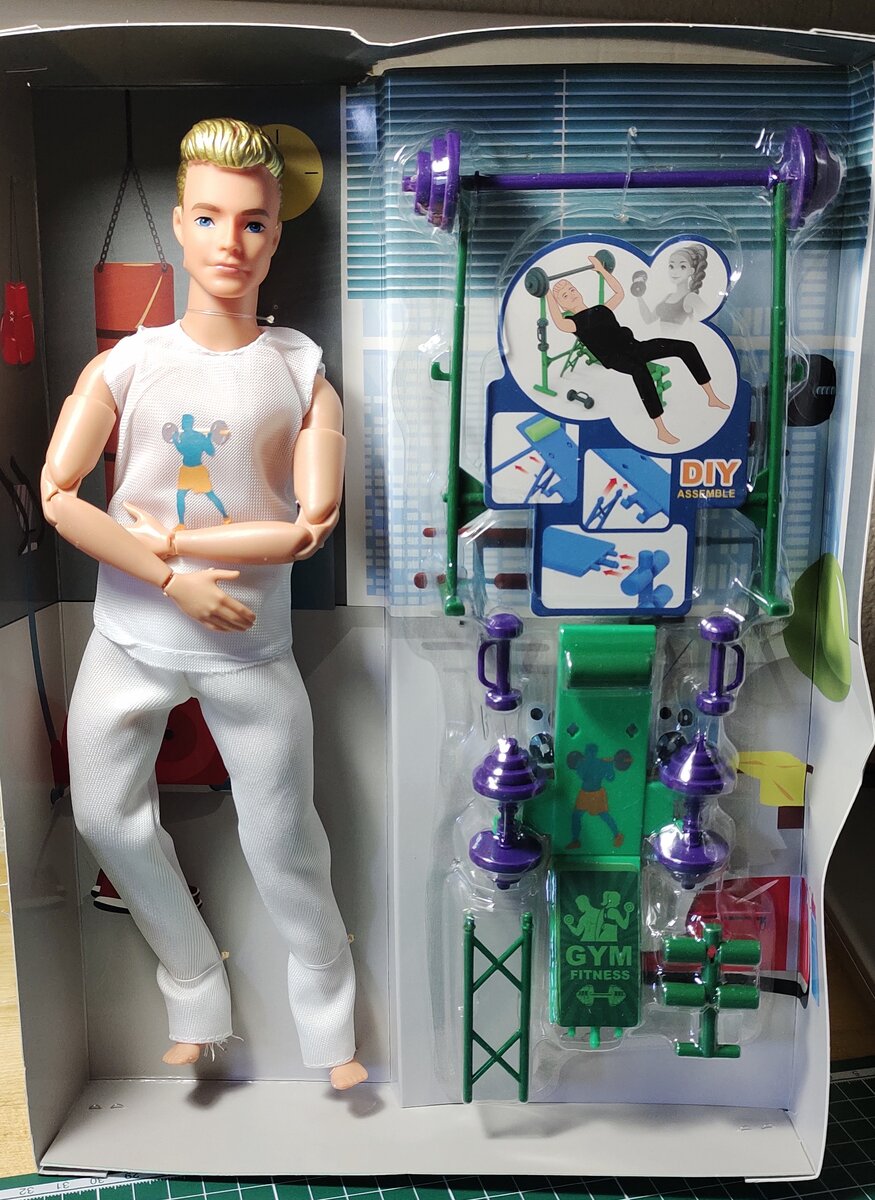 Китайский мальчик в коробке.