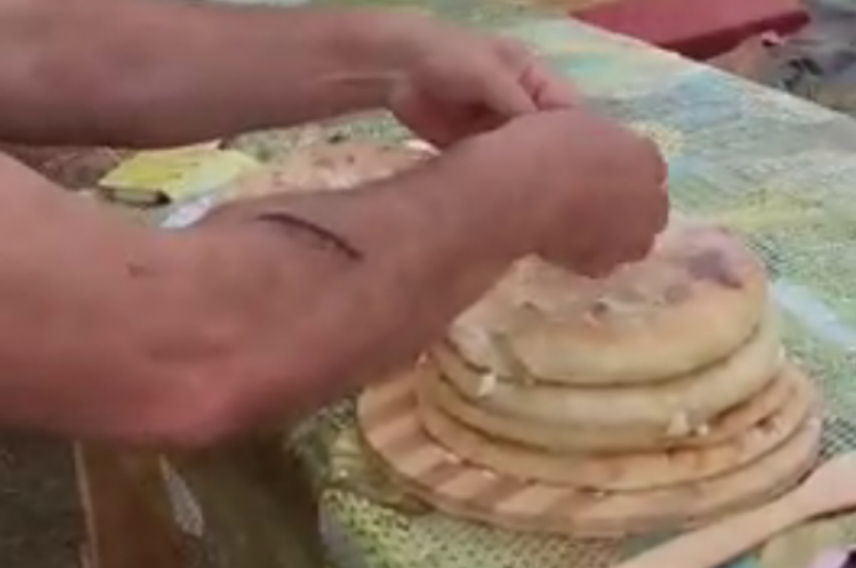    Участник СВО печёт осетинские пироги между боями в Луганске