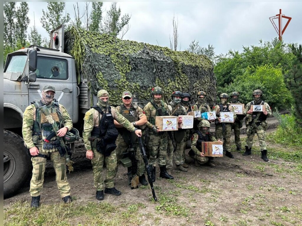 Тверские росгвардейцы в зоне СВО записали видео для школьников