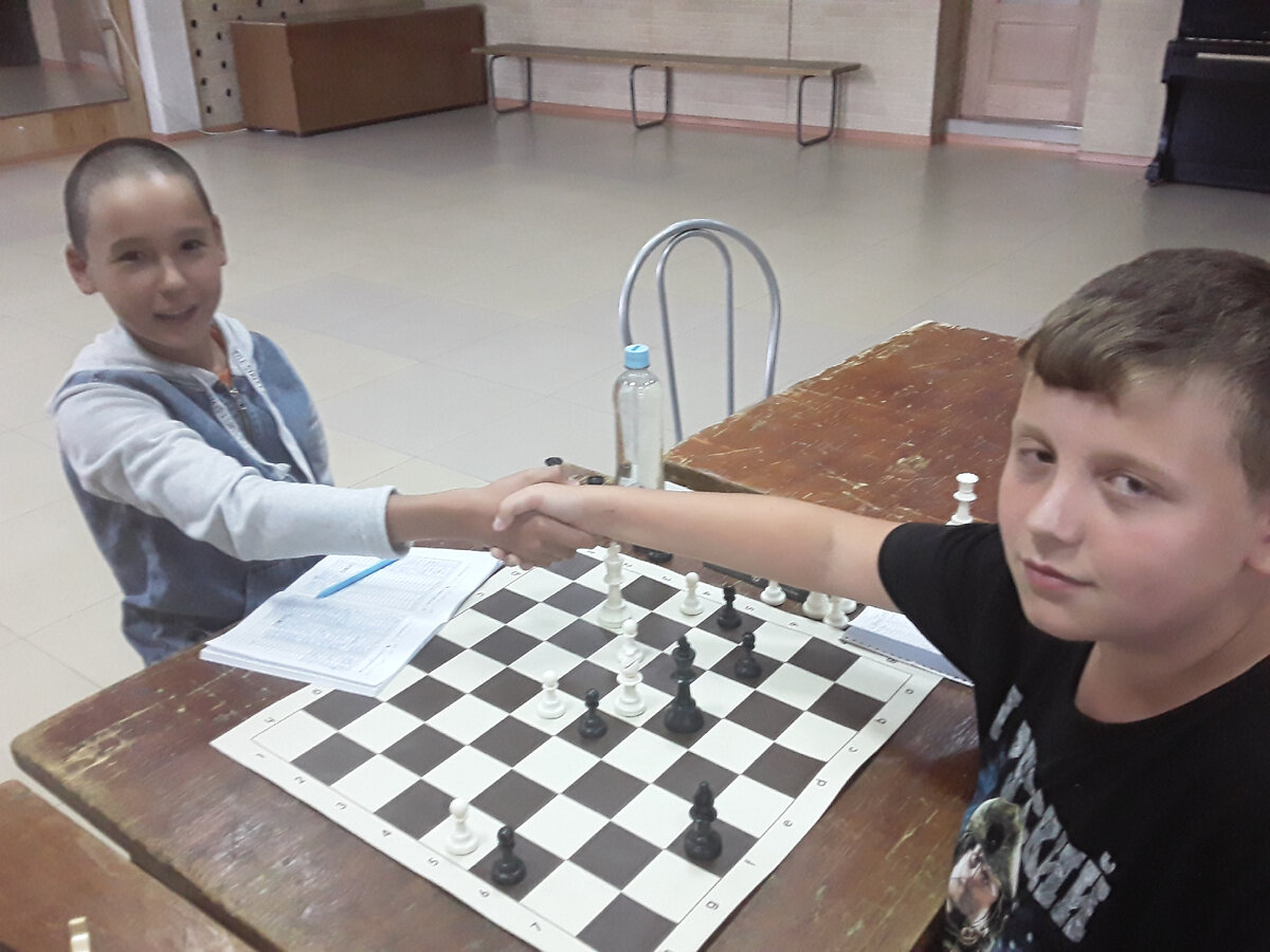 Ничья при разноцветных слонах.