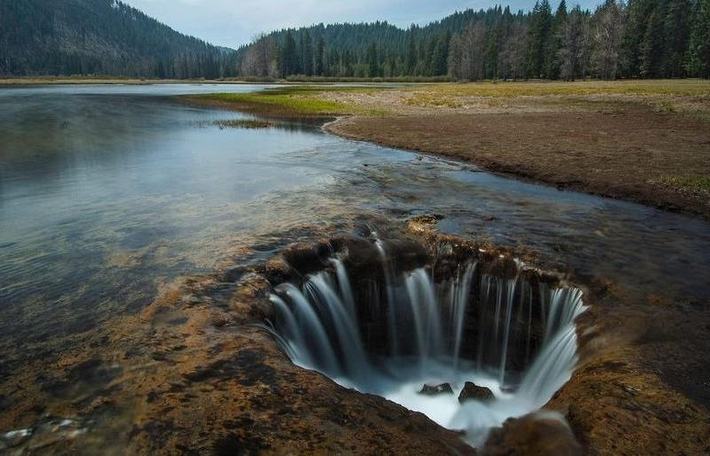 Исчезающее озеро (интернет)