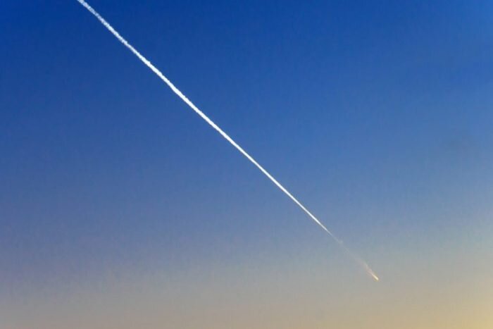 Вечером 15 декабря 2022 года пользователи интернета во многих местах Чжэцзяна стали свидетелями падения огненного метеорита. Это небывалое событие заставило многих людей задуматься о его значении. (Image: Phongsak Meedaenphai via Dreamstime)