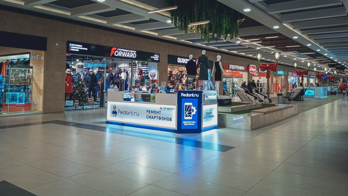     В областной столице 24 июля днём около ТЦ «Магеллан» очевидцы заметили большое скопление людей.