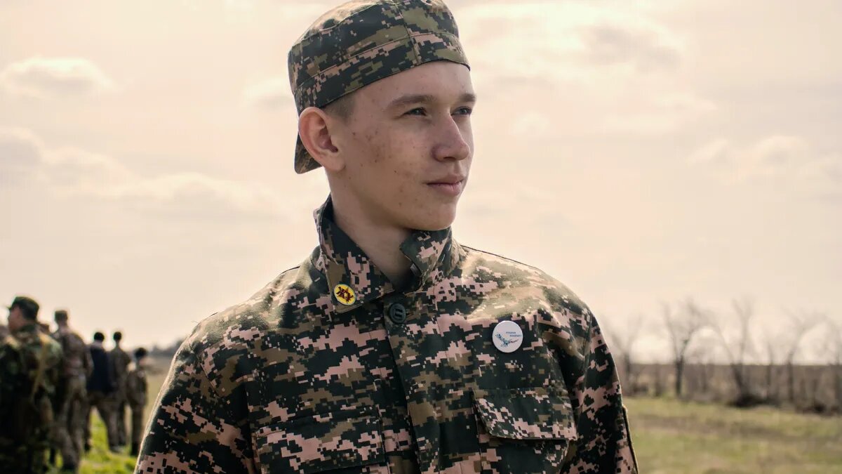 Контрактник получает обмундирование после прибытия в воинскую часть, где будет проходить военную службу. Фото: pexels.com