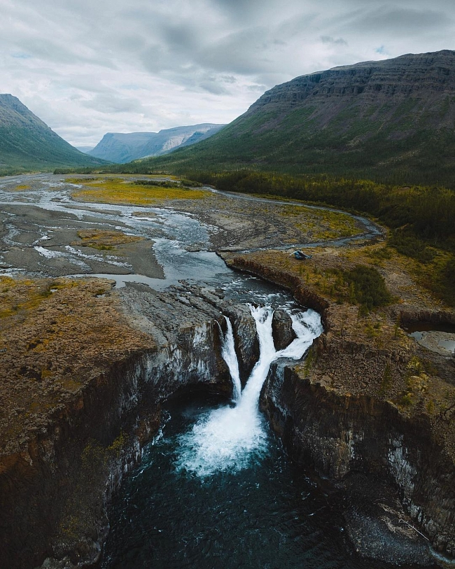 Водопад с плато