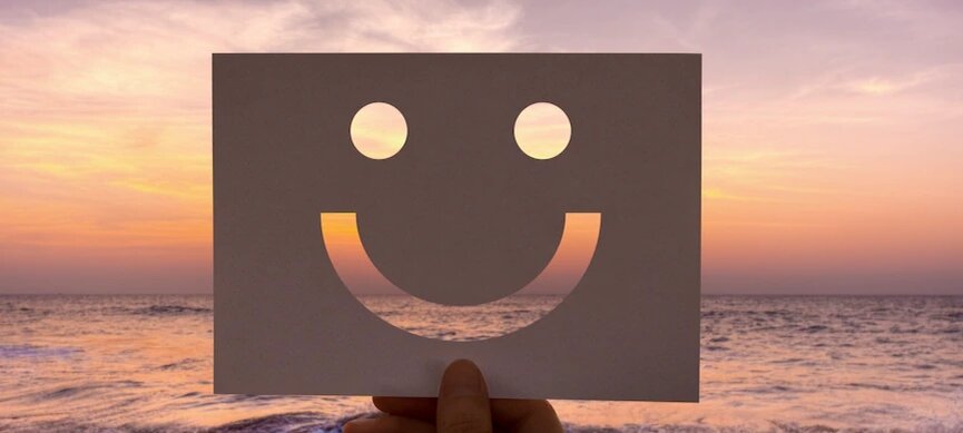 https://ru.freepik.com/free-photo/happines-cheerful-perforated-paper-smiley-face_2761129.htm#query=Счастье&position=0&from_view=search&track=sph