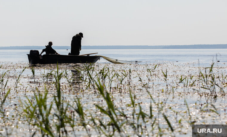    МЧС спасли мужчину, перевернувшегося в лодке