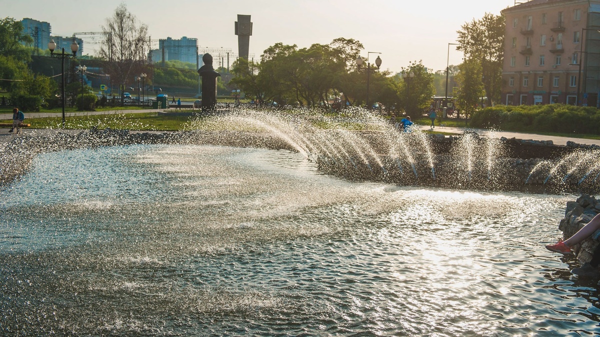     Поливомоечные машины вышли на улицы Нижнего Новгорода из-за жары. Об этом рассказал глава города Юрий Шалабаев.