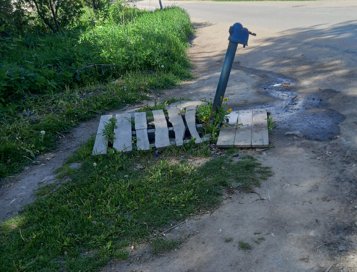 В городе на каждом углу колонки с водой. Удобно