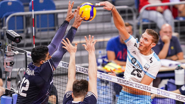    Пабло Кукарцев (№25) в матче за сборную Аргентины. Global Look Press