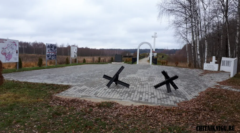 Мемориал и братская могила на Малеевом поле…