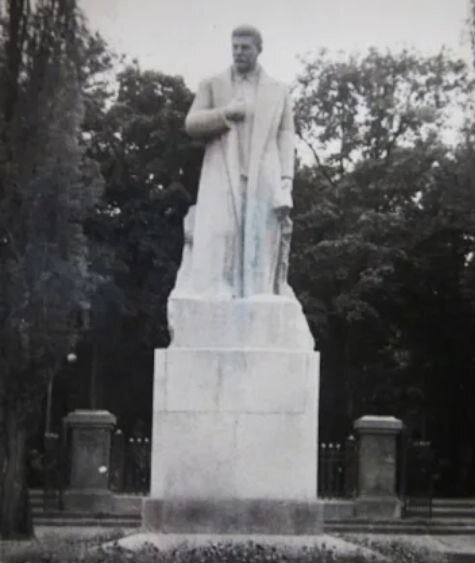 Памятник И. В. Сталину. Фотография. 