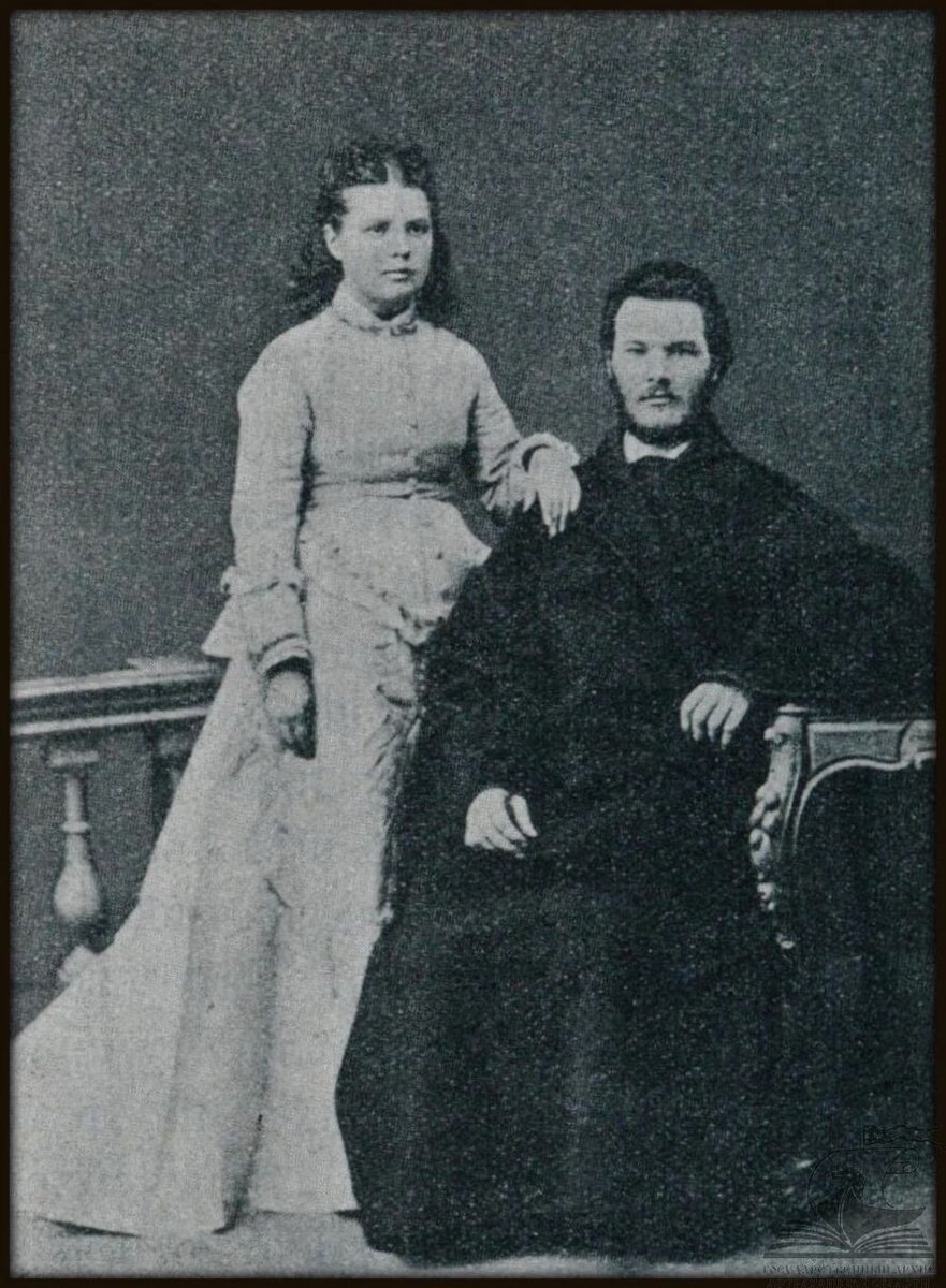 Священник М.Н. Гусаков с супругой. ГААО. НСБ. Инв. № 9202. Бирюков И.А. История астраханского казачьего войска. Часть II-я. Саратов, 1911. С. 524.