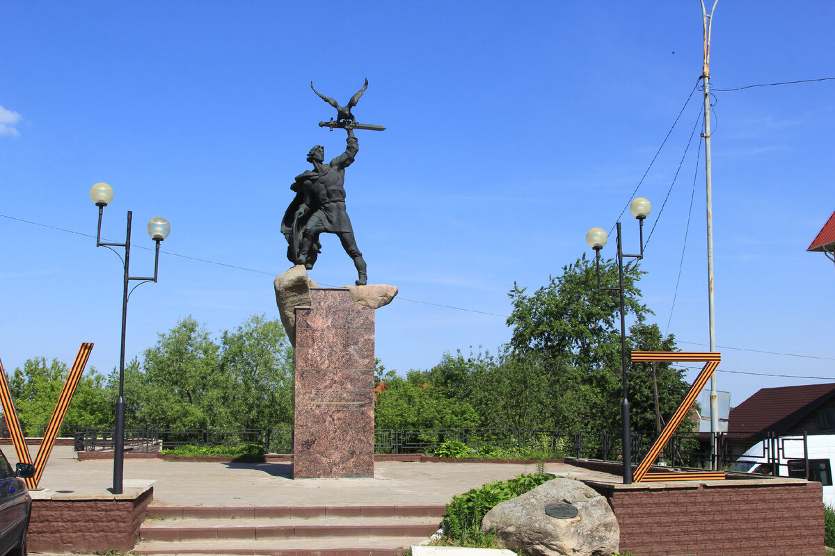 Памятник Князю Владимиру Храброму-Донскому в Малоярославце. Фото: Игорь Мартынов.