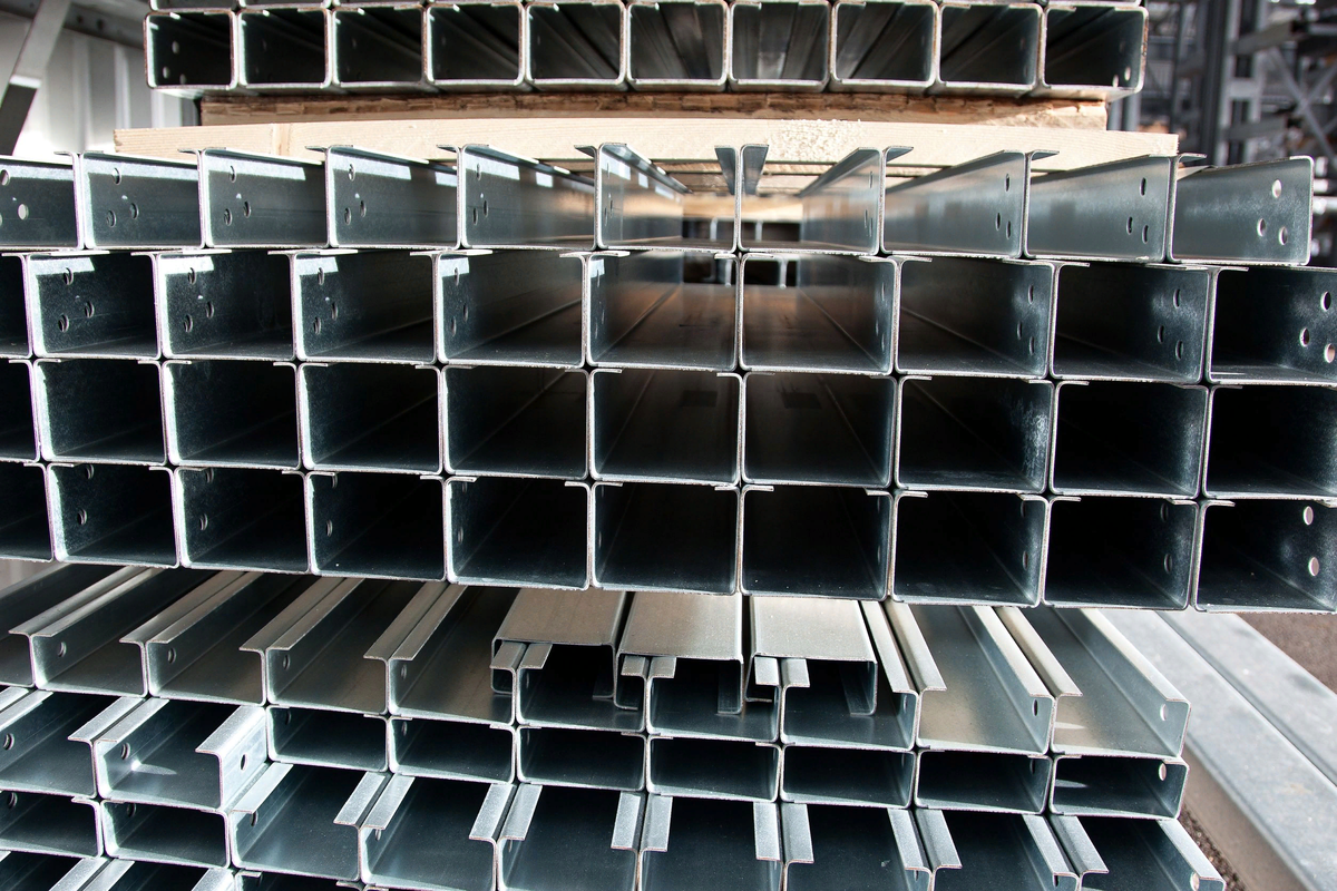 Компания "Ангар 48" специализируется на производстве ЛСТК (легкого стального тонкостенного каркаса) конструкций в Липецке.